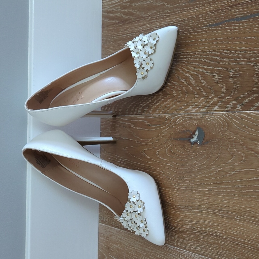 LC Lauren Conrad White Floral Appliqué Pointed Toe Heels
